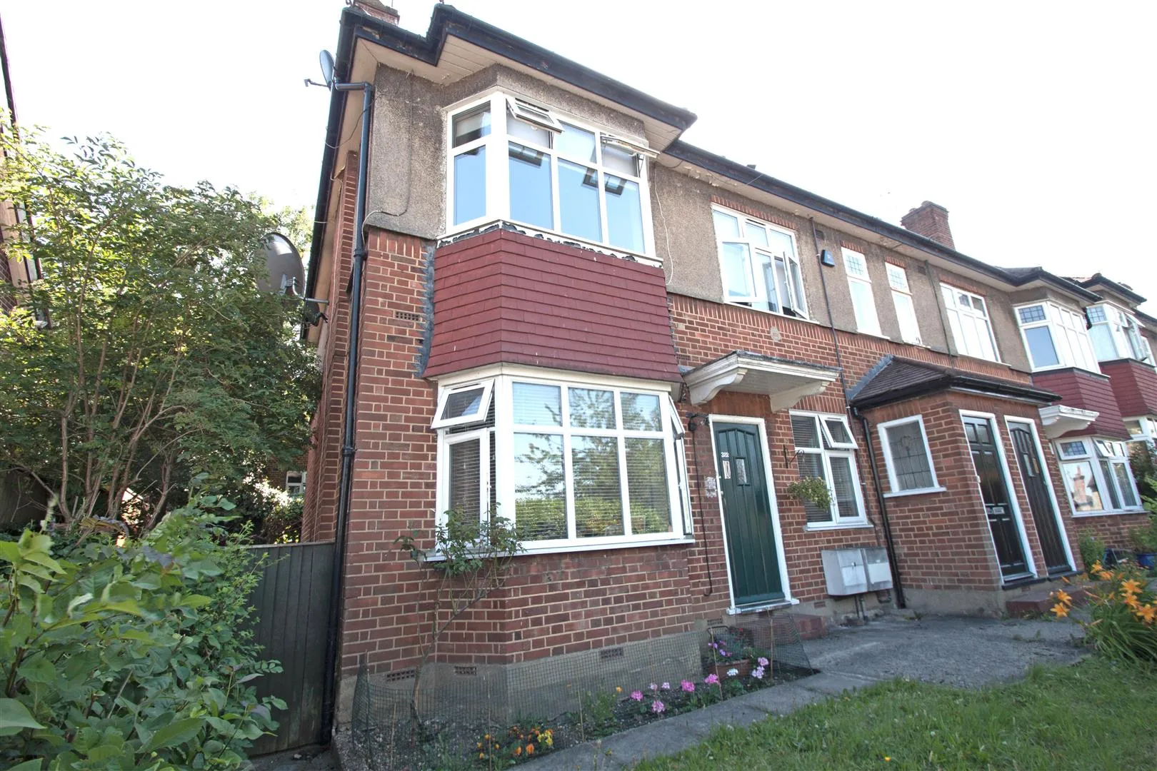 Flat Oakleigh Road North in Greater London