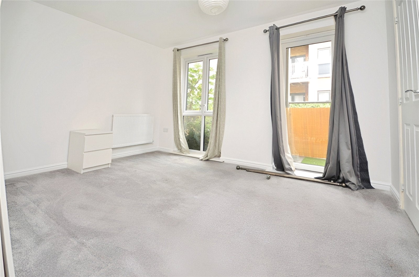 Flat Arisdale Avenue in South Ockendon