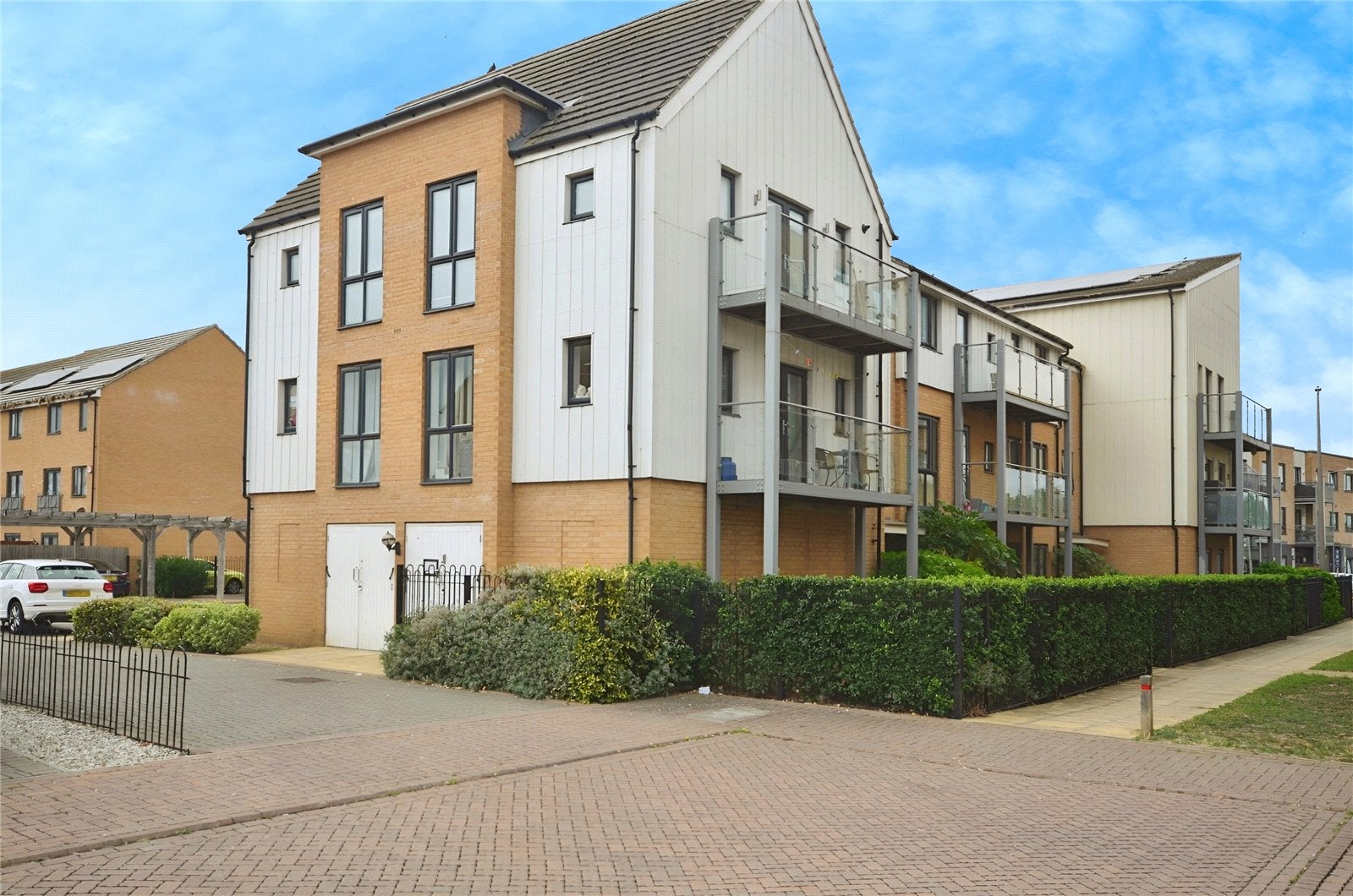 Flat Arisdale Avenue in South Ockendon