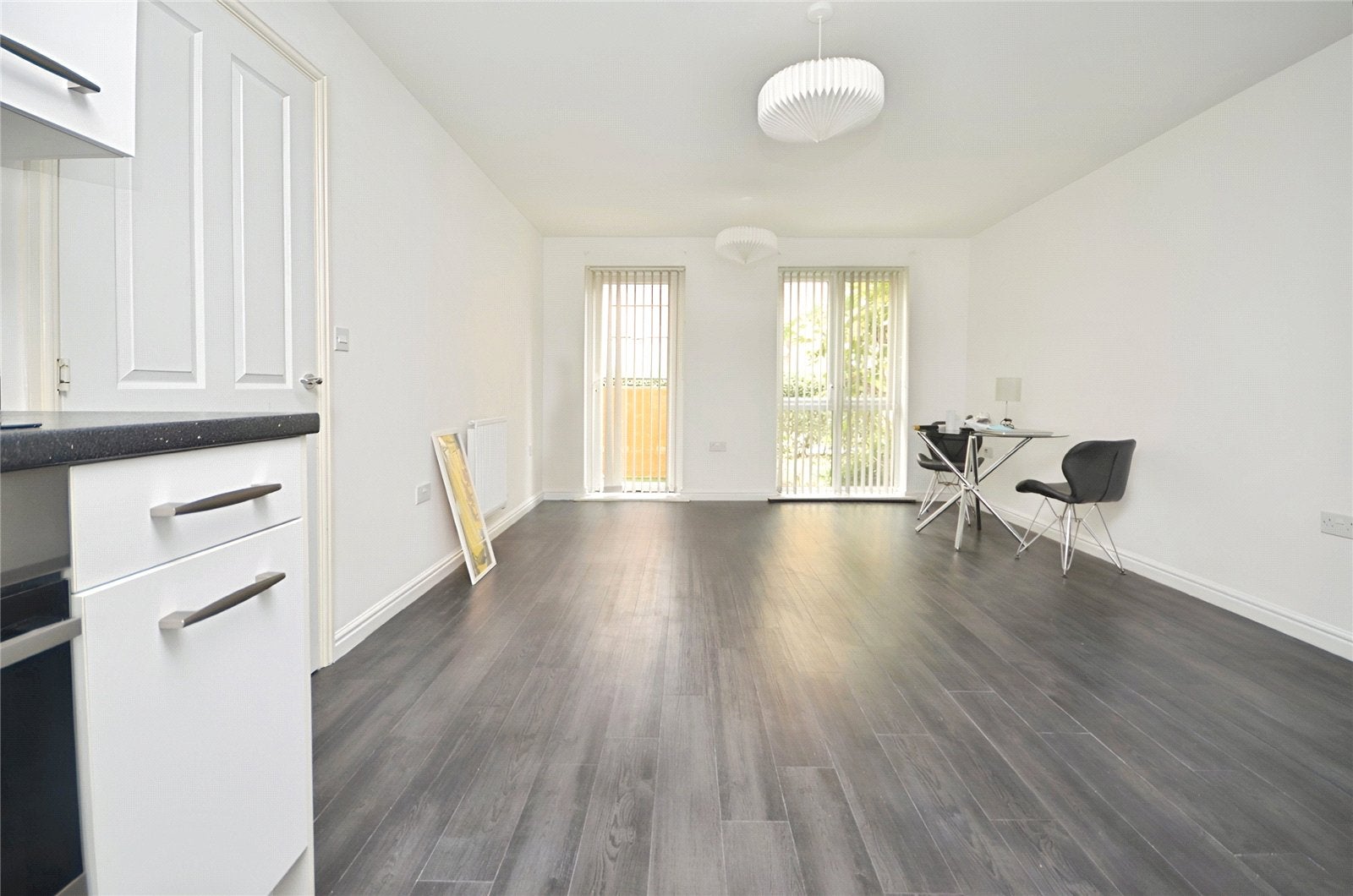 Flat Arisdale Avenue in South Ockendon