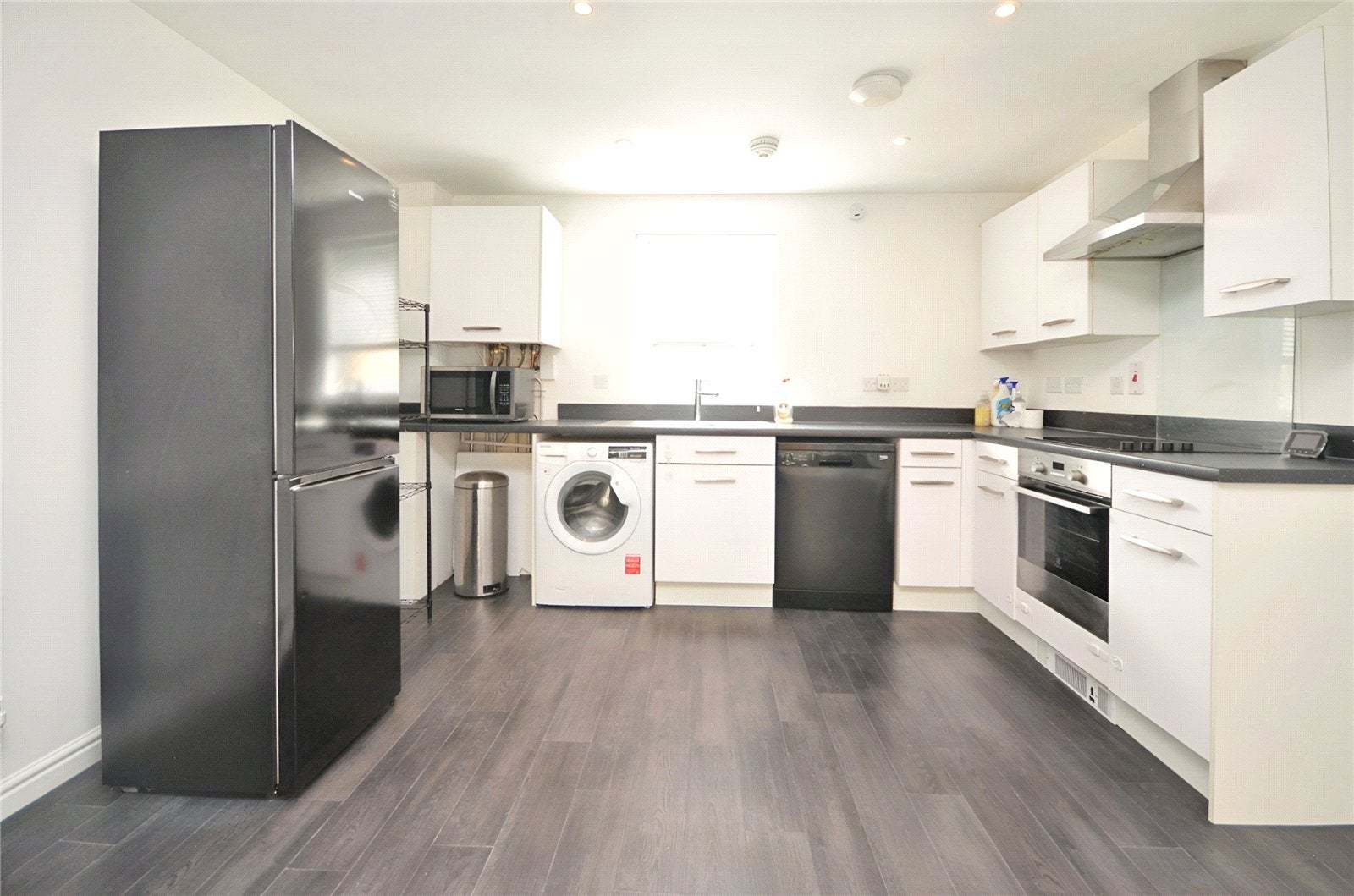 Flat Arisdale Avenue in South Ockendon
