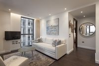 Flat Ponton Road in Greater London