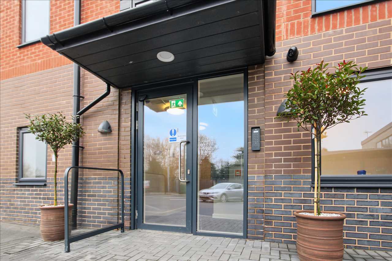 Flat Kelham Way in Eastwood