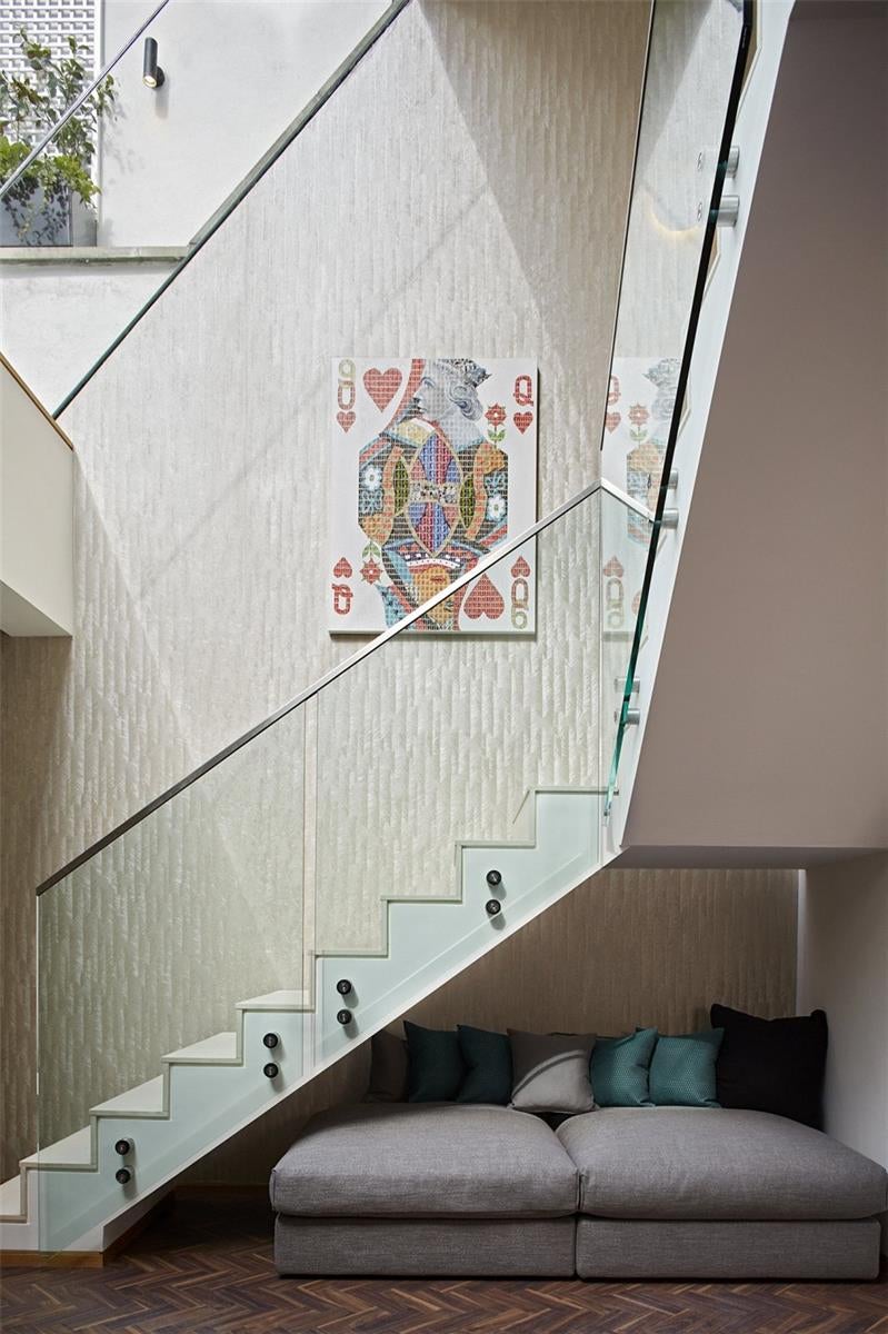 Flat Cheval Place in Greater London
