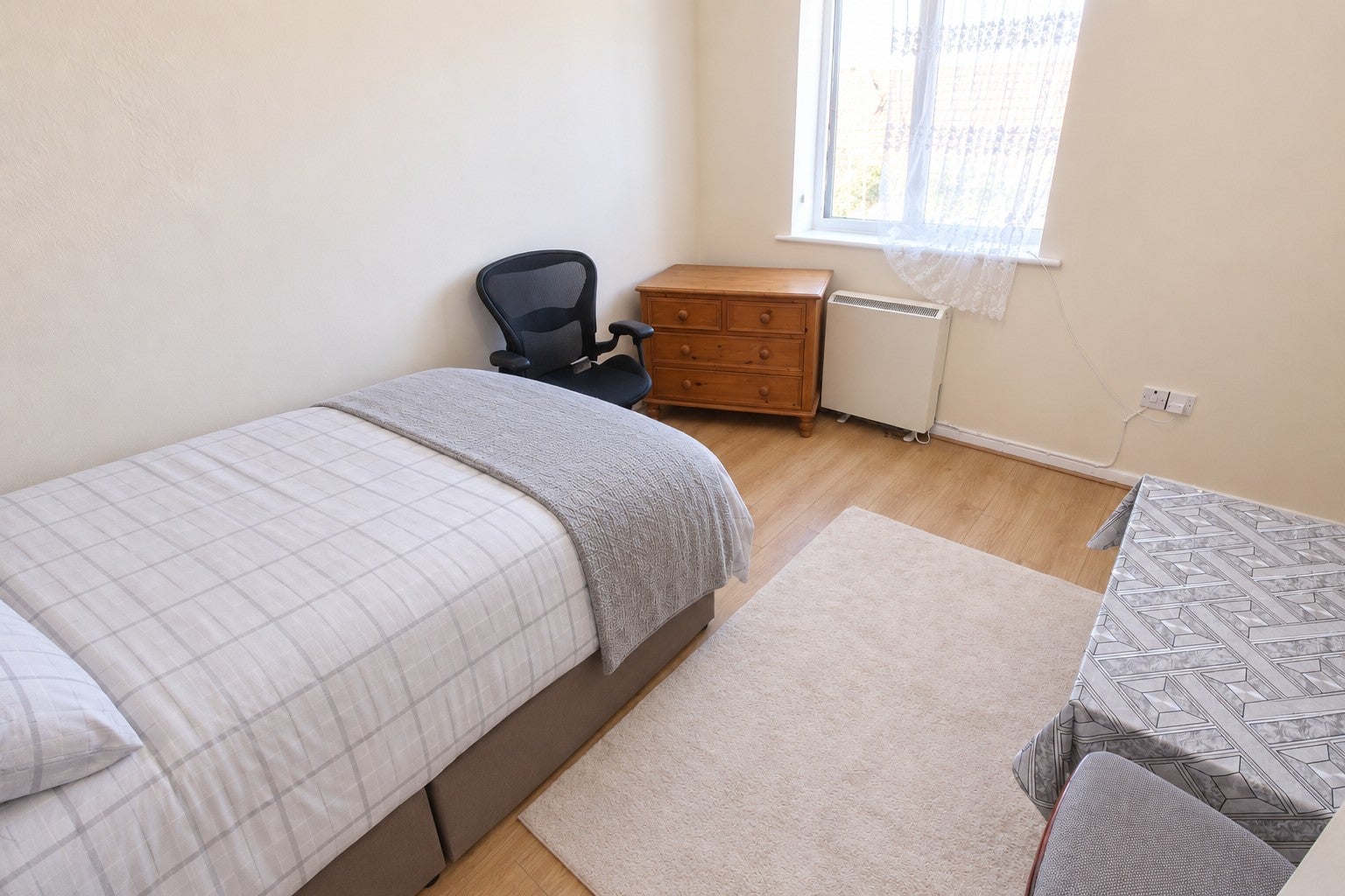 Flat Streamside Close in Greater London