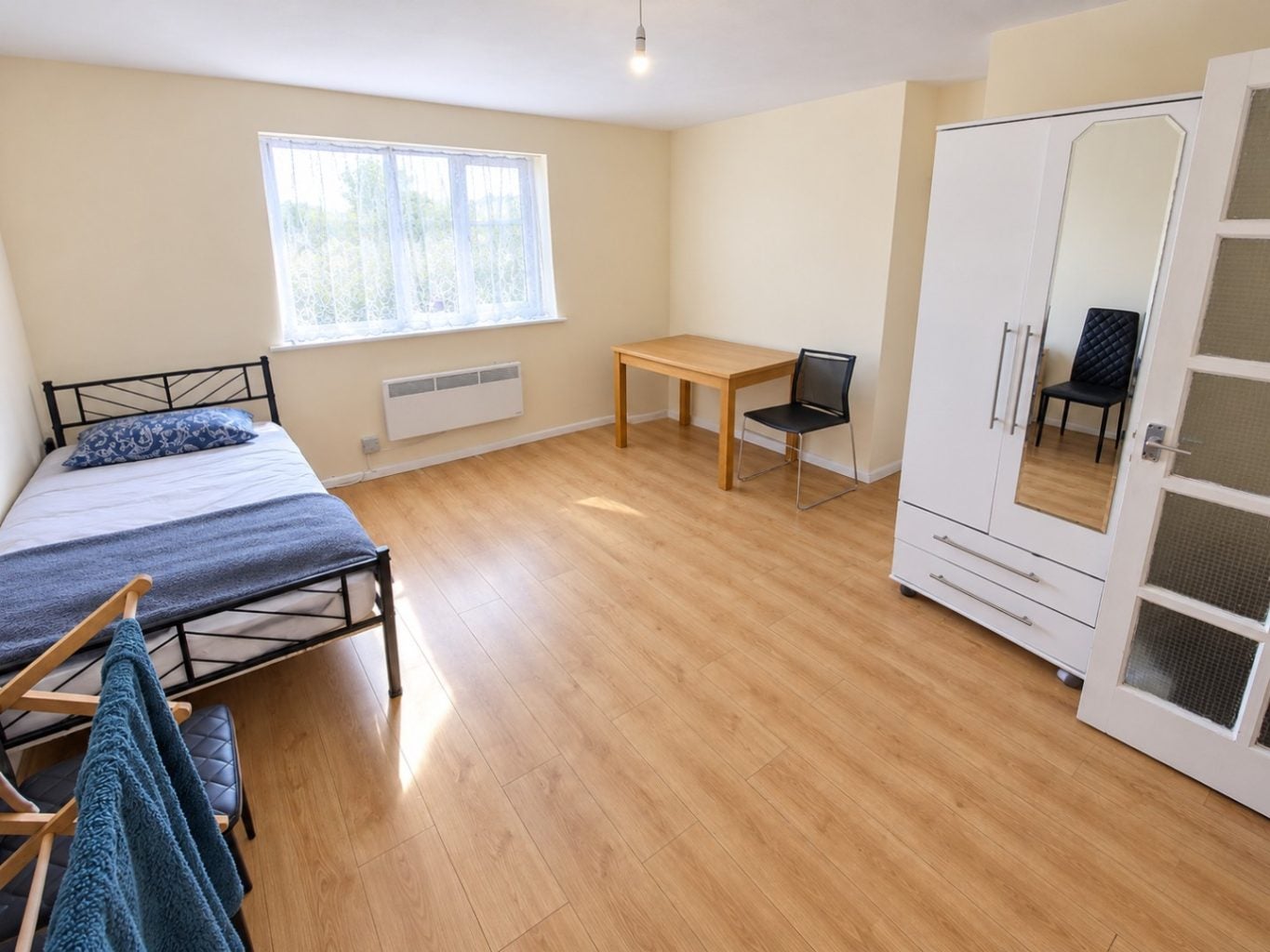 Flat Streamside Close in Greater London