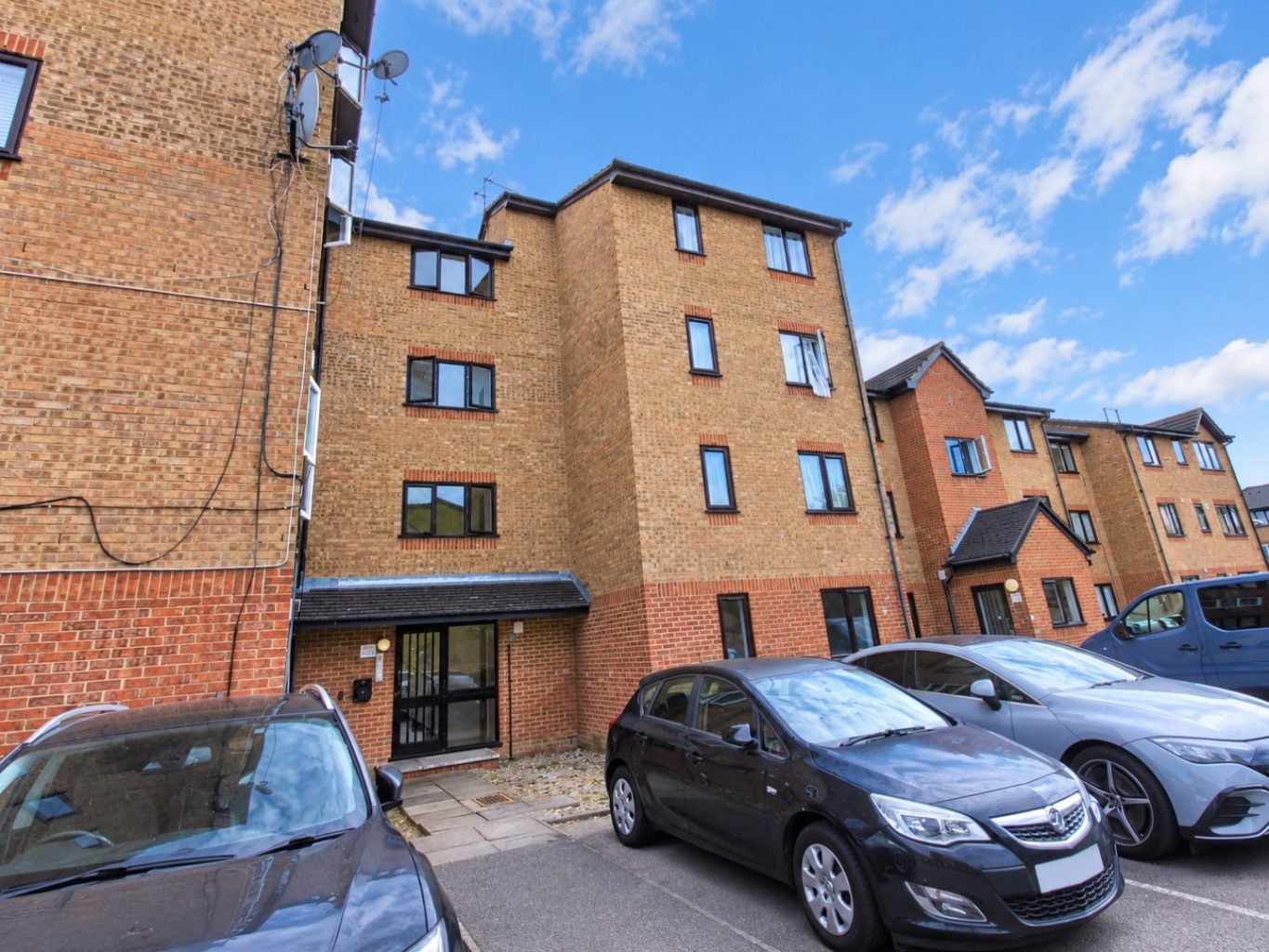Flat Streamside Close in Greater London