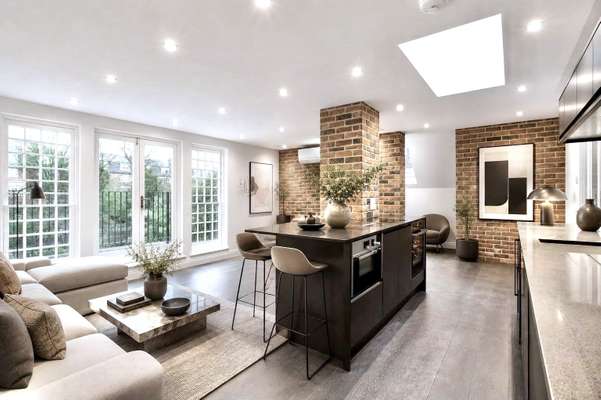 Flat Wedderburn Road in Greater London
