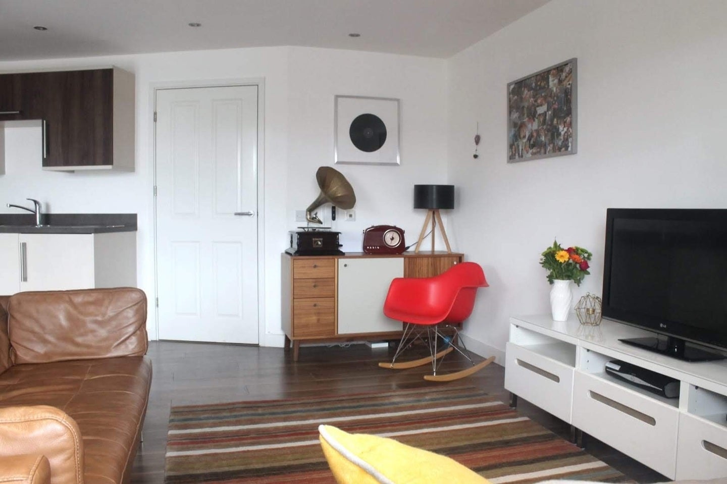 Flat Craven Park in Greater London