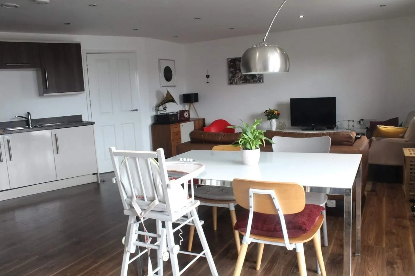 Flat Craven Park in Greater London