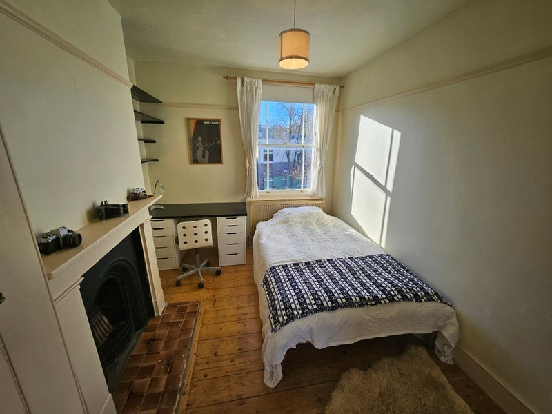 Room Ashmead Road in Greater London