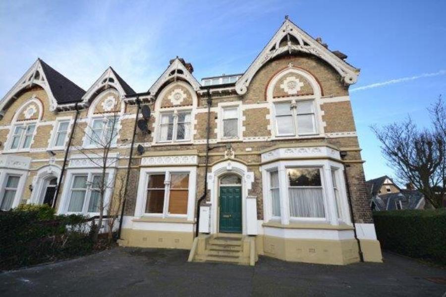 Flat Alexandra Road in Leicester