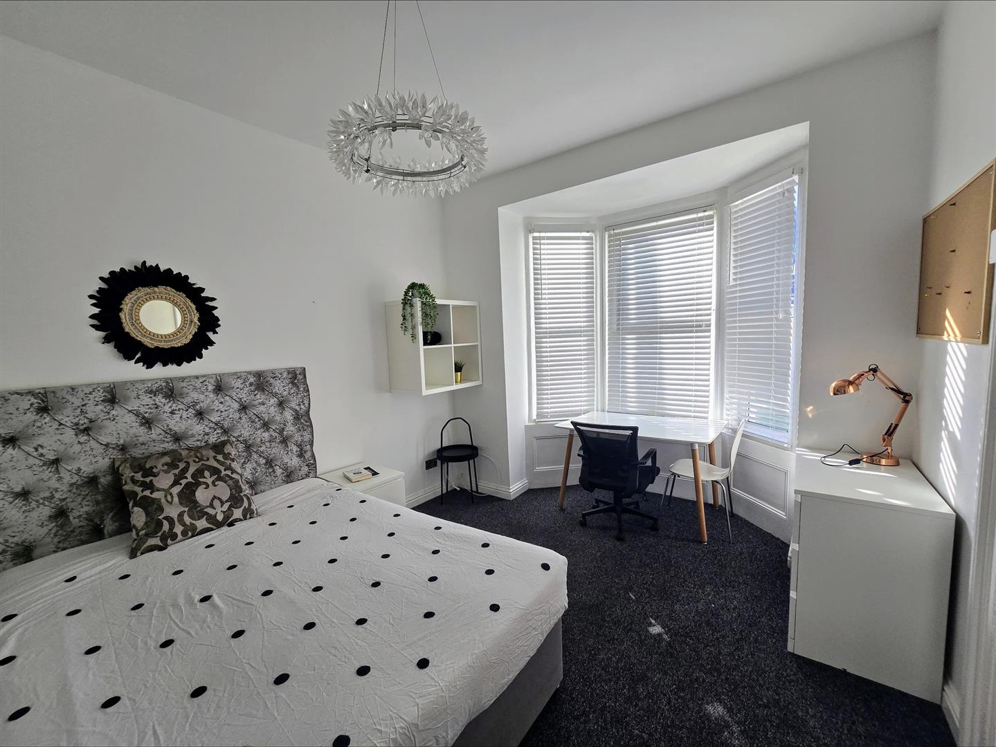 Room Somers Road in Portsmouth