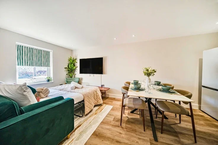 Flat Victoria Road in Rushmoor