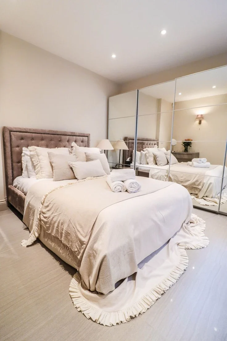 Flat De Vere Gardens in Greater London