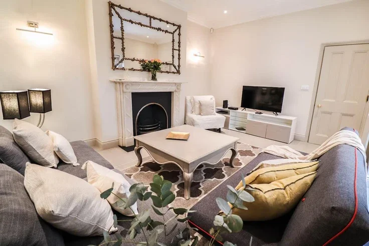 Flat De Vere Gardens in Greater London