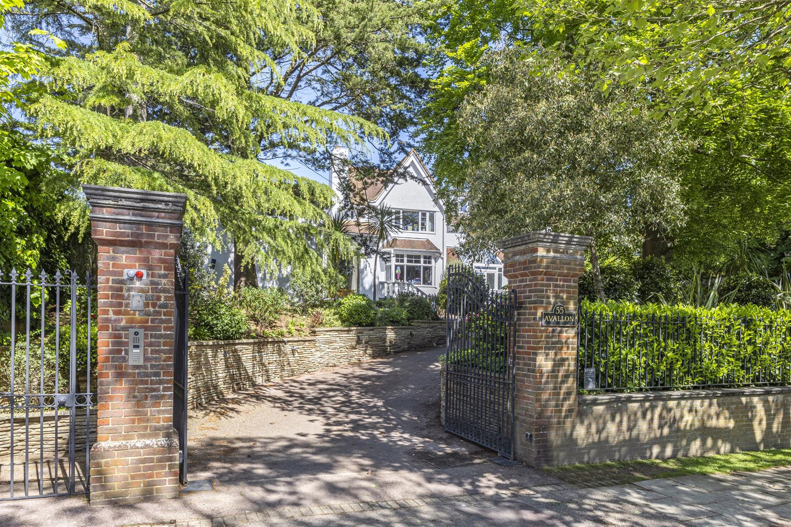 House Tongdean Avenue in Portslade by Sea