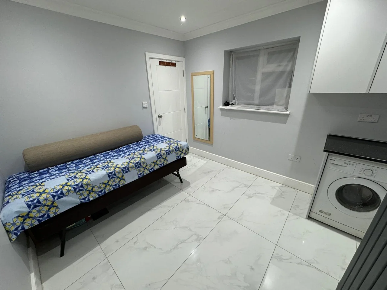 Flat Salisbury Road in Greater London
