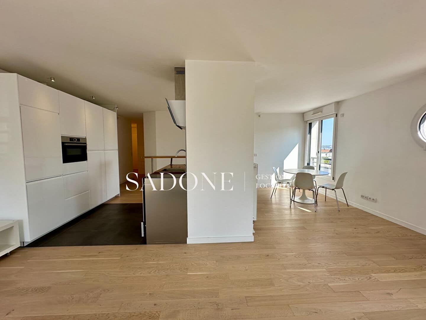Flat Avenue Franklin Roosevelt in Suresnes