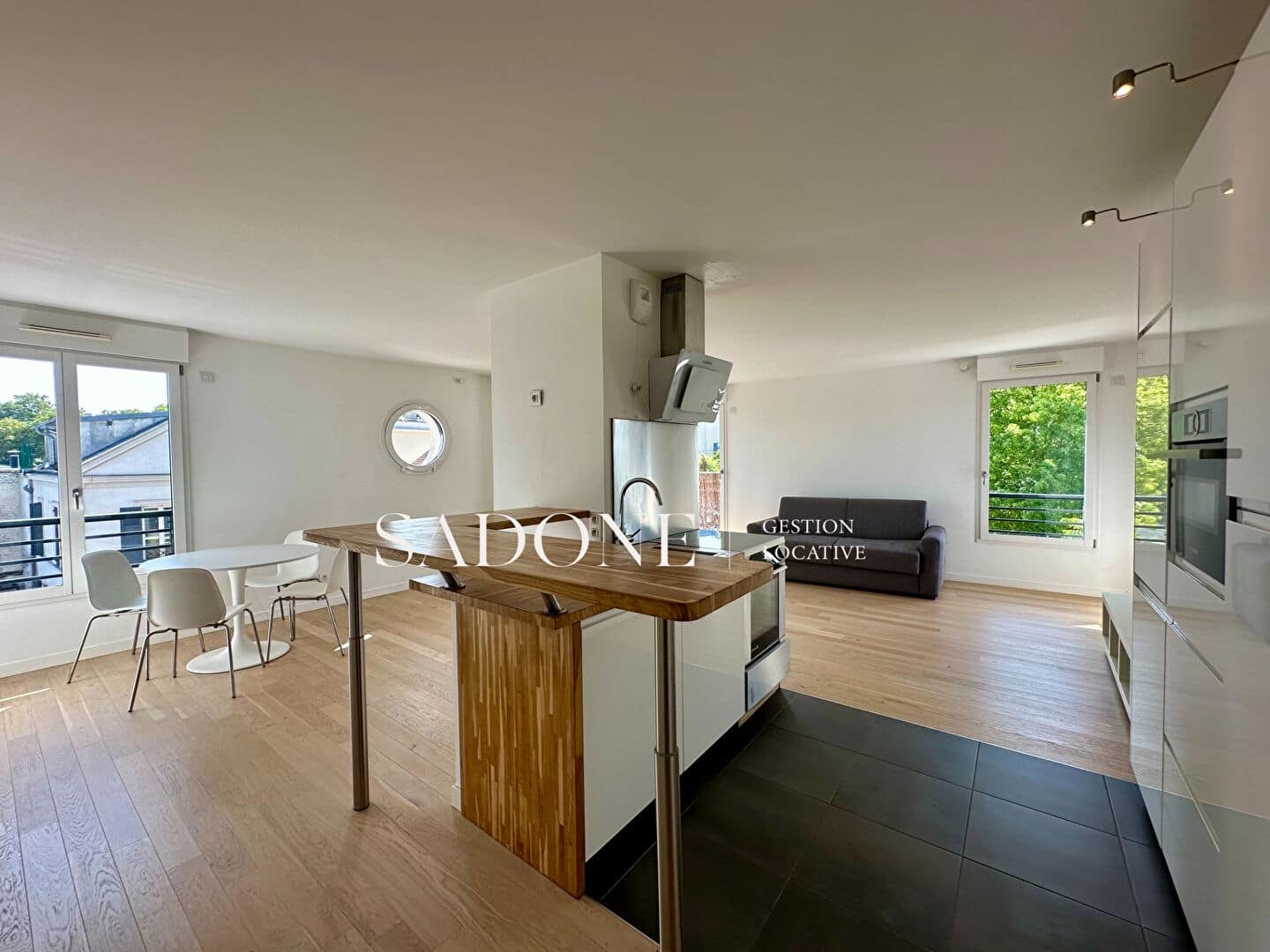 Flat Avenue Franklin Roosevelt in Suresnes