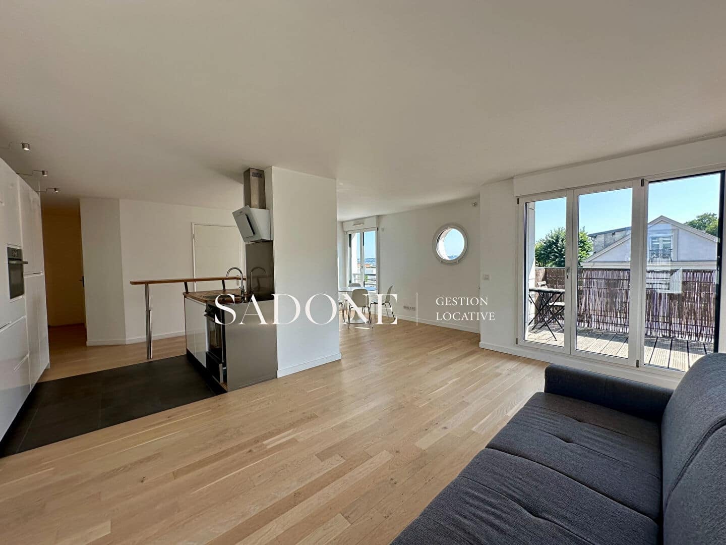 Flat Avenue Franklin Roosevelt in Suresnes