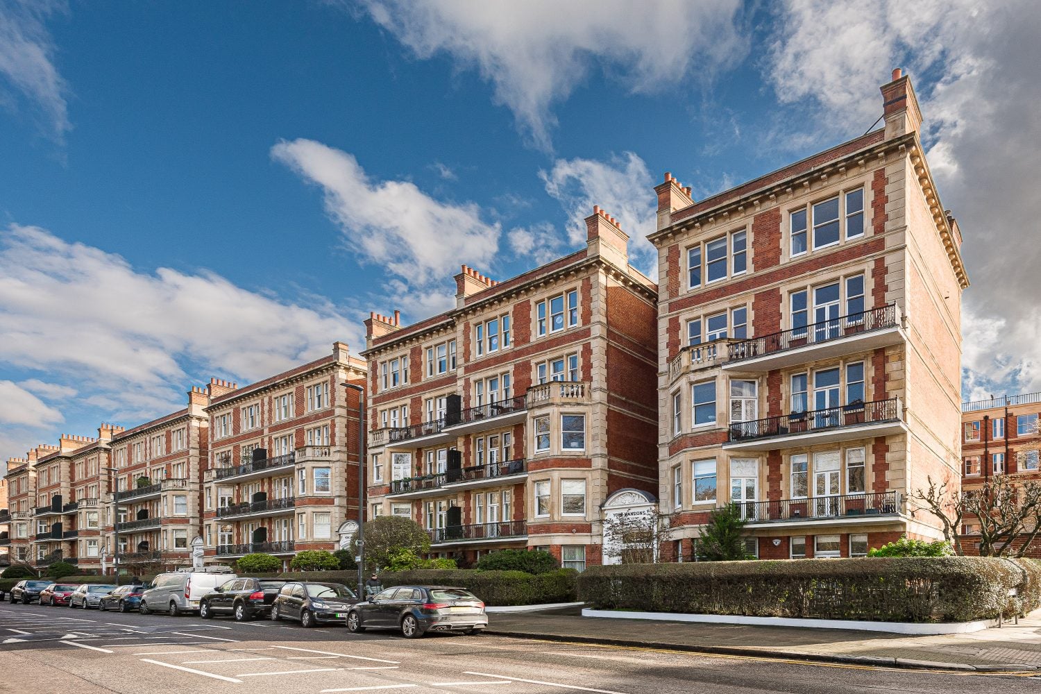 Flat Prince of Wales Drive in Greater London