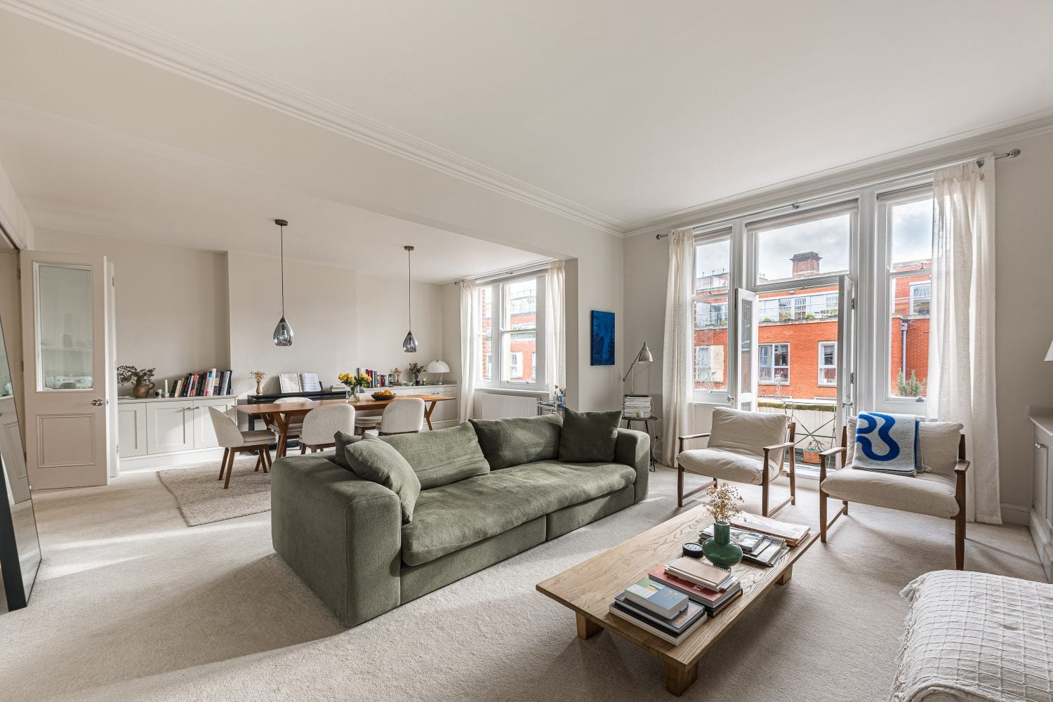 Flat Prince of Wales Drive in Greater London