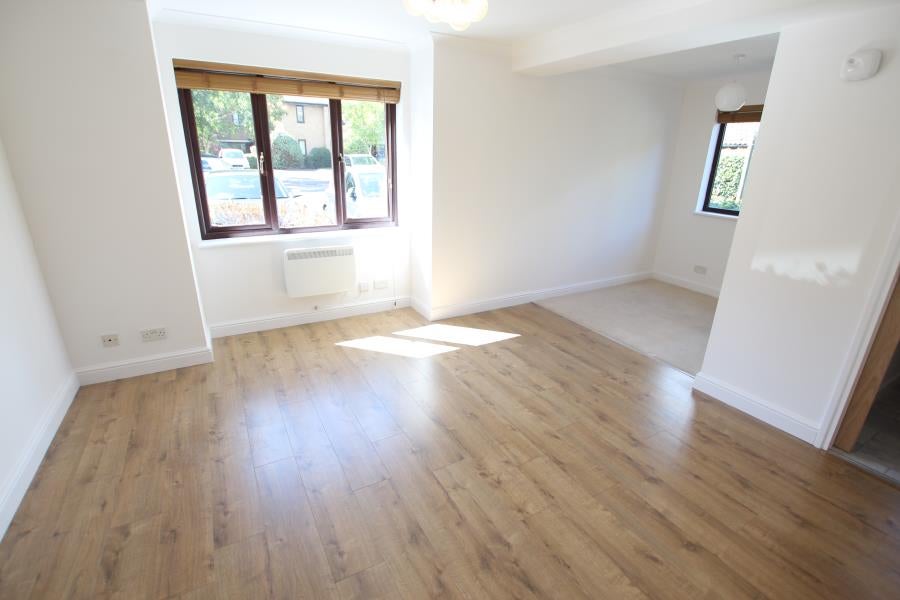 Flat The Rowans in Woking