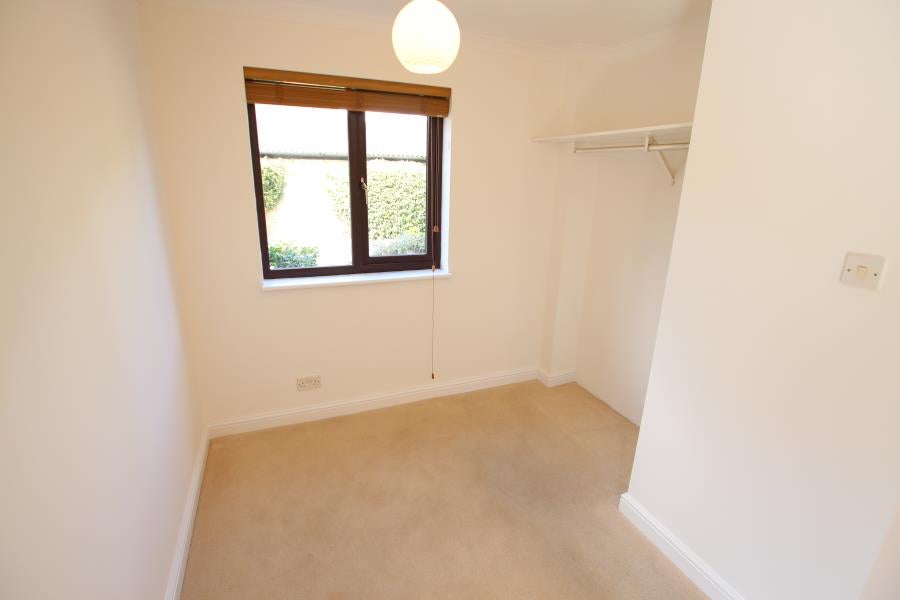 Flat The Rowans in Woking