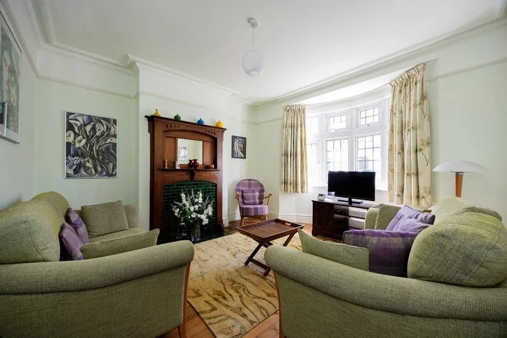 House Bracken Avenue in Greater London