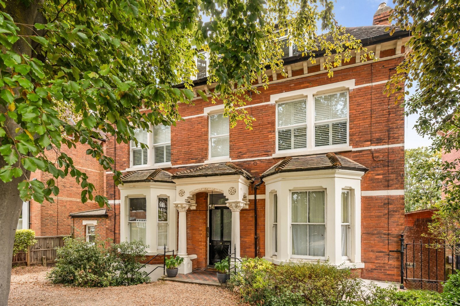 Flat West Hill Road in Greater London