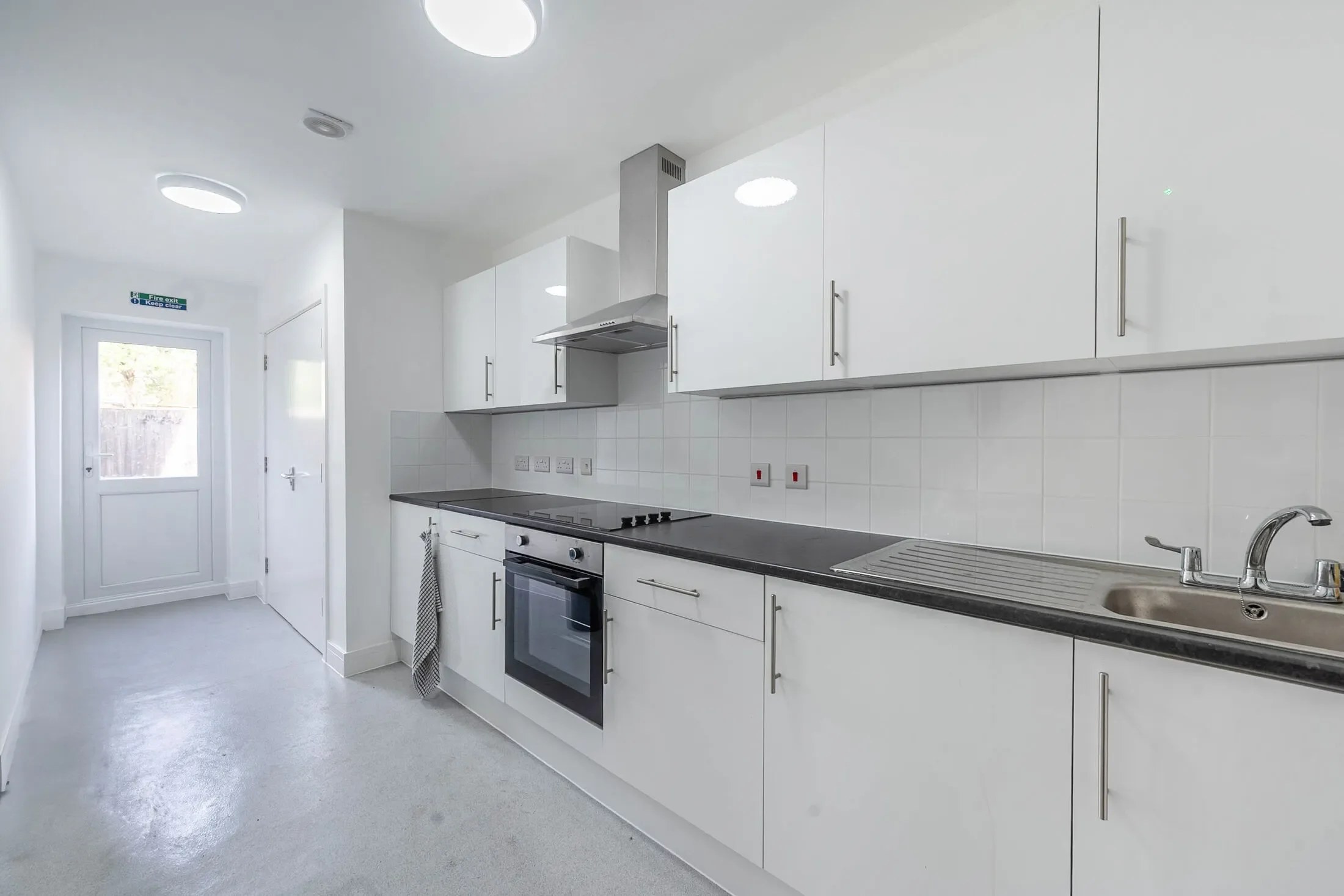 Flat Freeland Road in Greater London