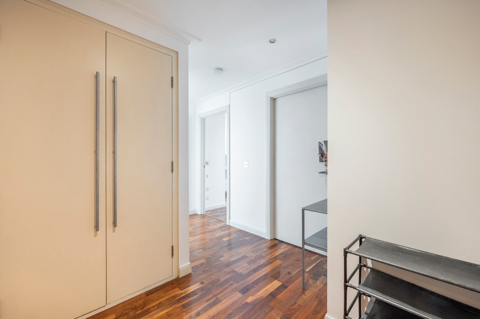 Flat Dockyard Lane in Greater London