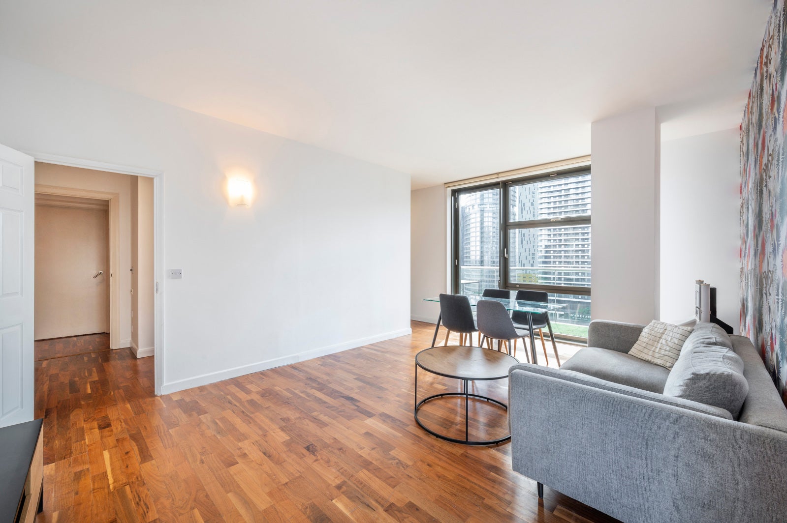 Flat Dockyard Lane in Greater London