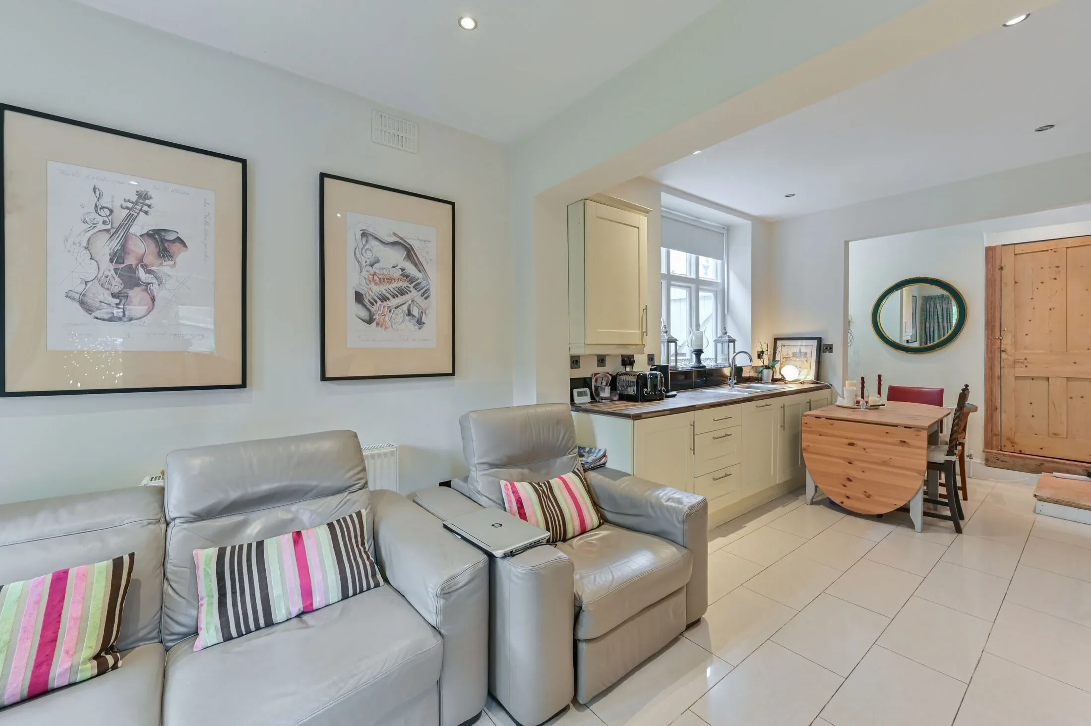 Flat Streatham High Road in Greater London
