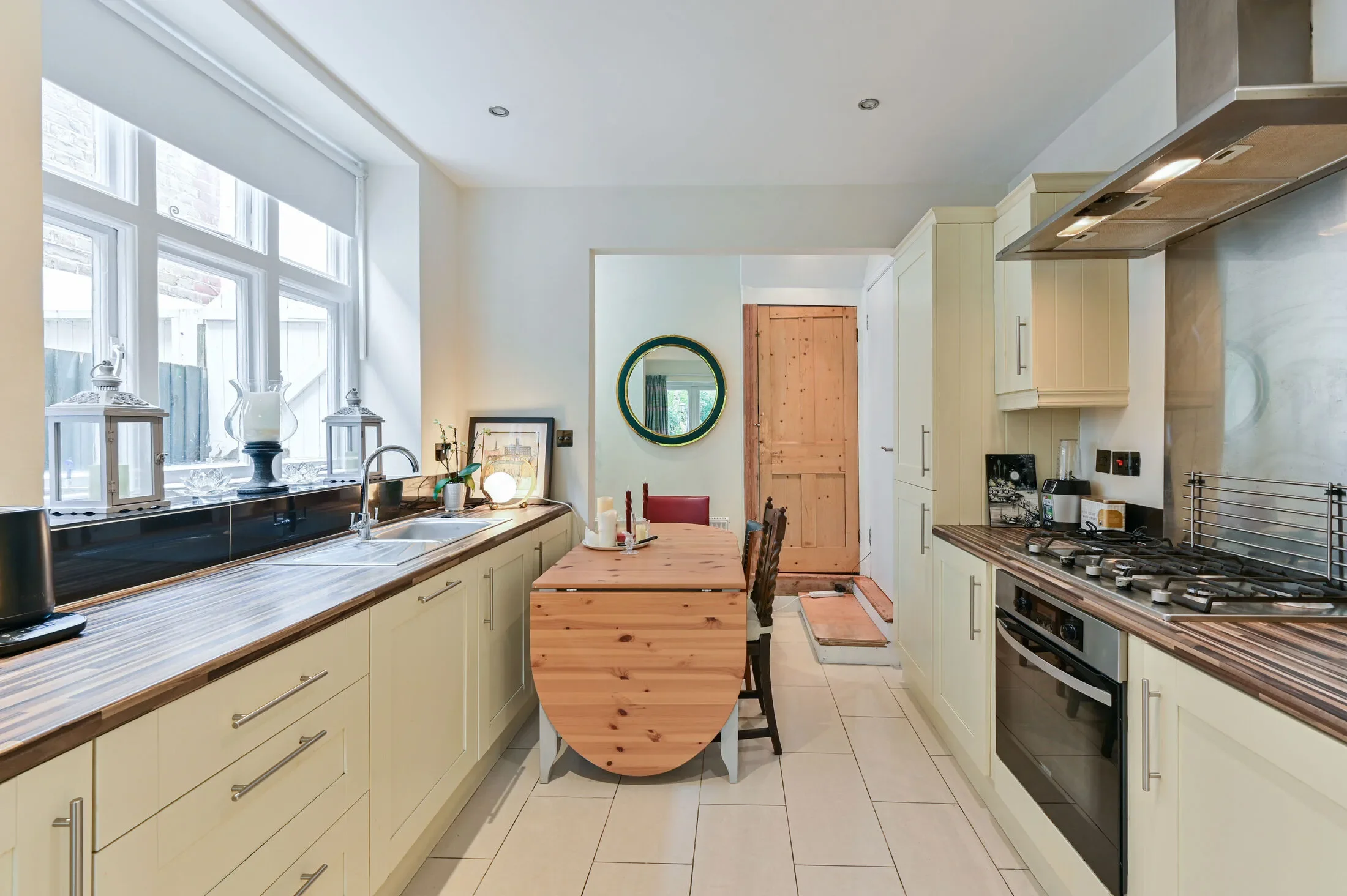 Flat Streatham High Road in Greater London