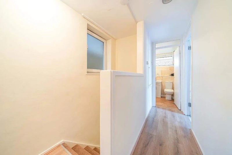 Room Cyrus Street in Greater London