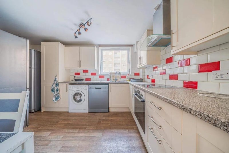Room Cyrus Street in Greater London