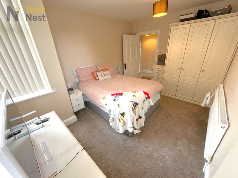Flat Barrowby Avenue in Leeds