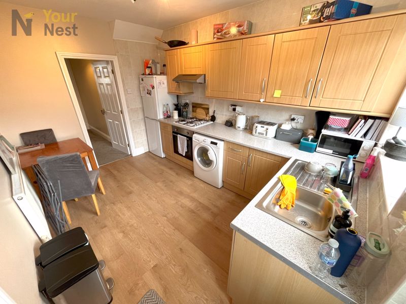 Flat Barrowby Avenue in Leeds