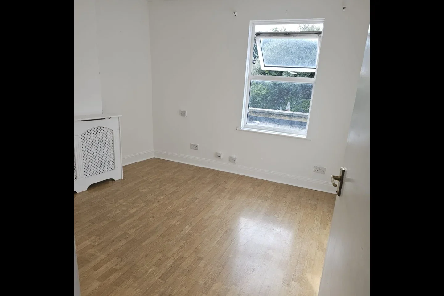Room Heath Road in Greater London