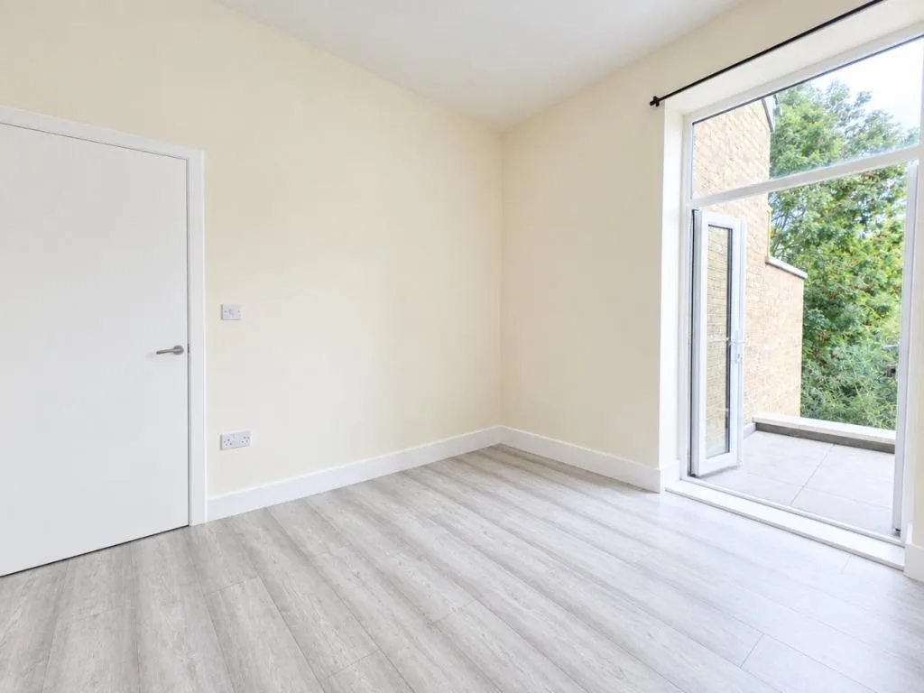 Flat Crouch Hill in Greater London