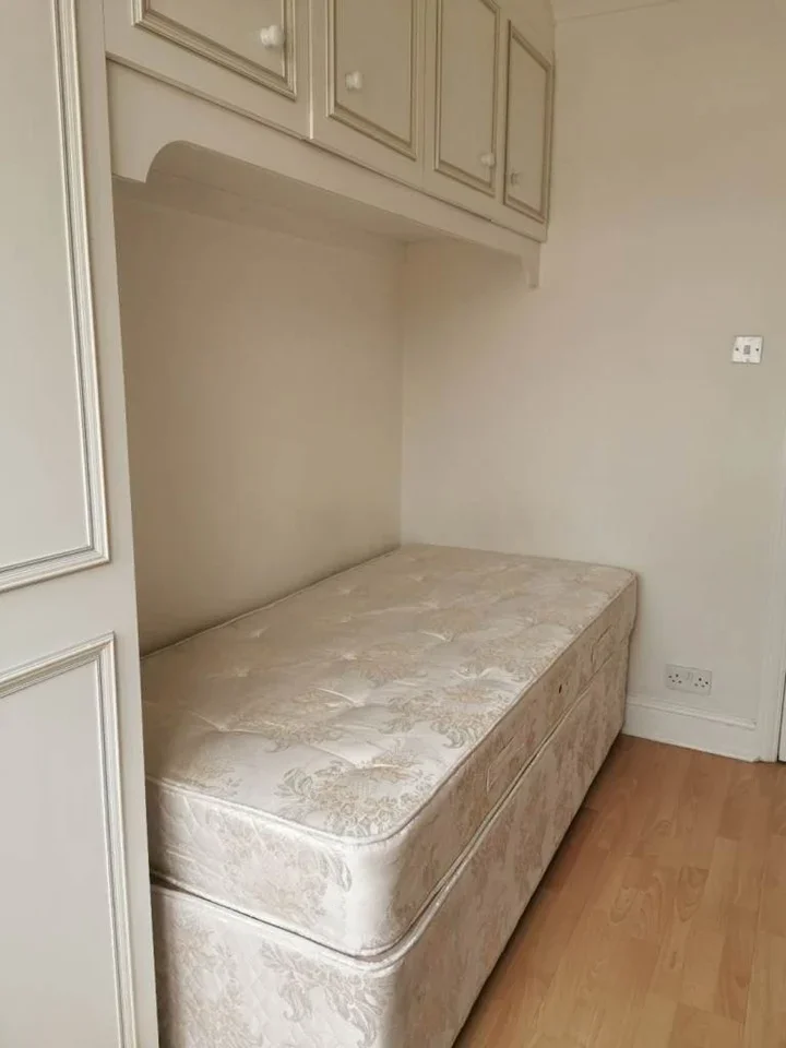 Room Becmead Avenue in Greater London