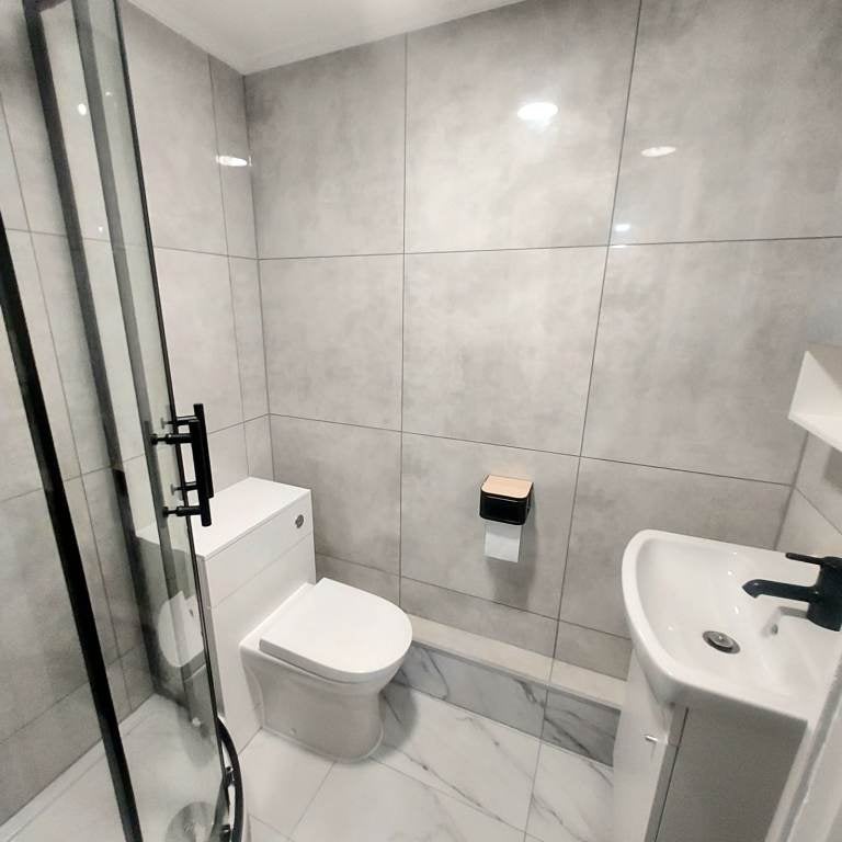 Room Cheshire Close in Greater London