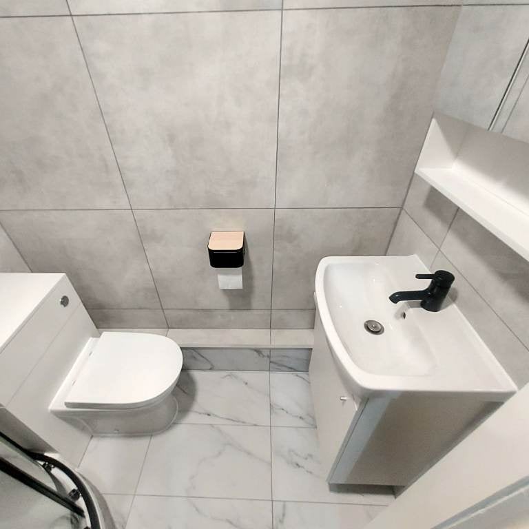 Room Cheshire Close in Greater London