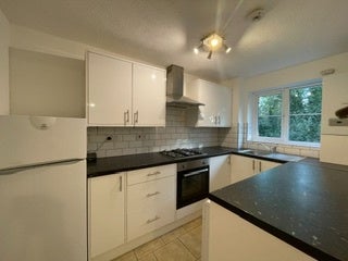 Flat Gladbeck Way in Greater London