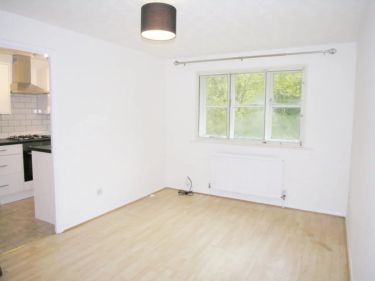 Flat Gladbeck Way in Greater London