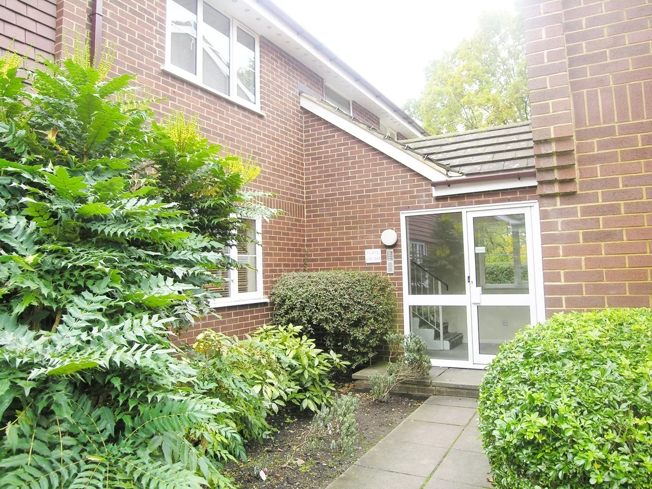 Flat Gladbeck Way in Greater London