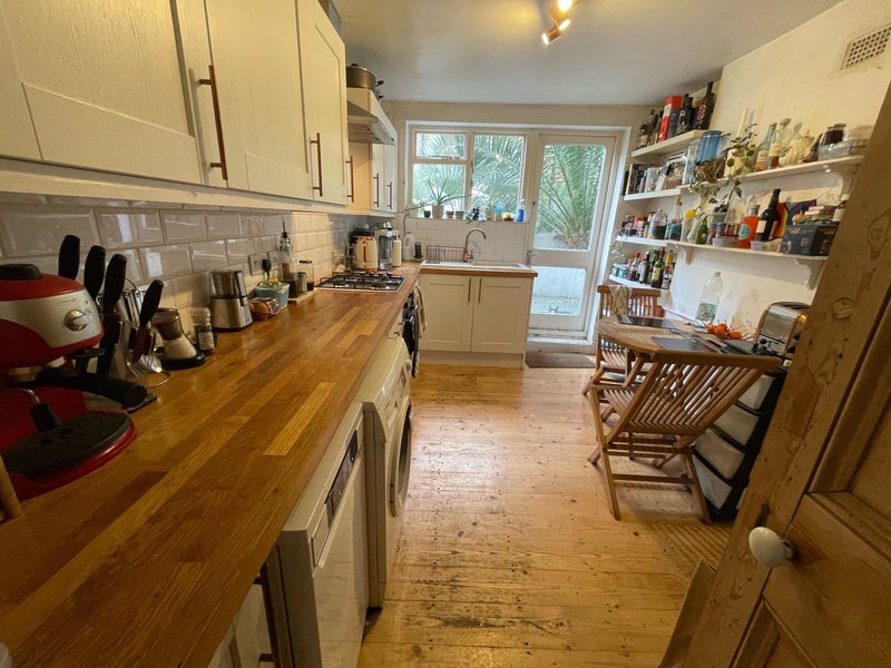 Room Belgrade Road in Greater London
