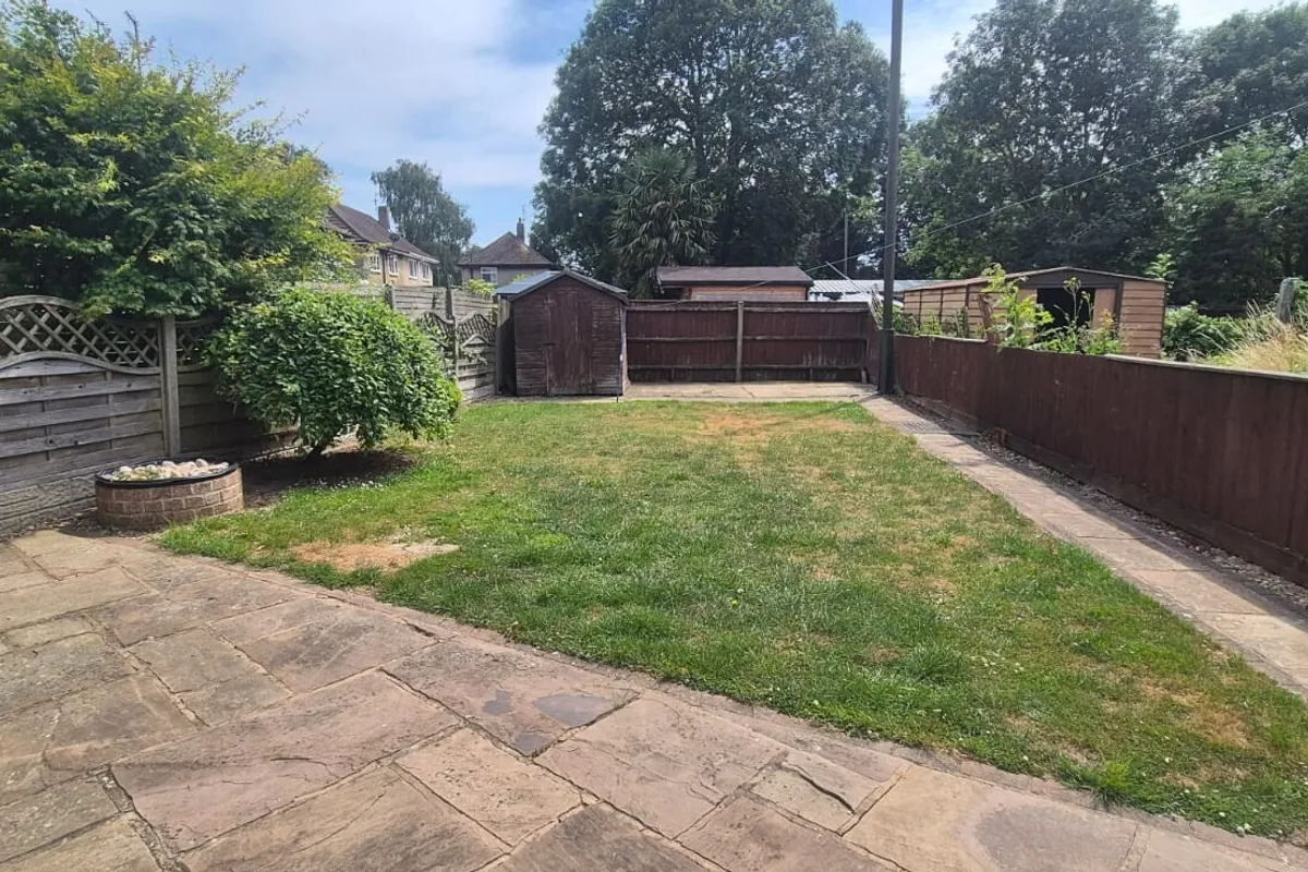 House East Elloe Avenue in South Holland